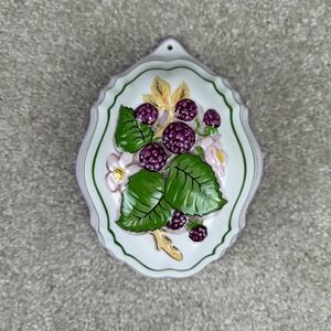 Le Cordon Bleu Franklin Mint 1986 Blackberry Ceramic Jello Mold Wall Decor